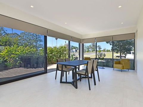 Villa Sorrento Waterside At Trinity Point - Kingaroy Accommodation 1