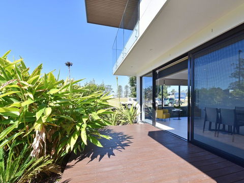 Villa Sorrento Waterside At Trinity Point - Kingaroy Accommodation 2