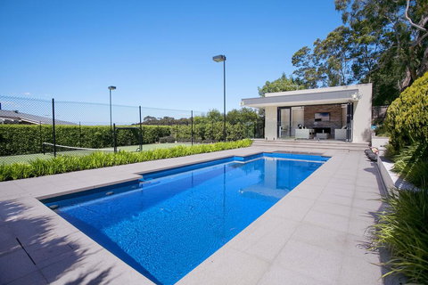 Vue De La Mer Luxury Family Retreat With Tennis Court, Pool, Spa, Water Views - Kingaroy Accommodation 3
