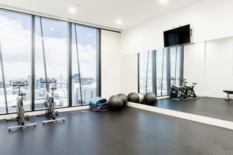 Wake To Eureka Tower Views From Prestigious Collins St - Kingaroy Accommodation 3