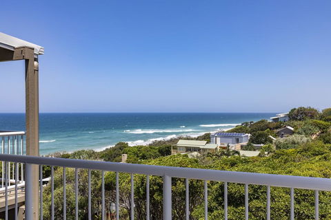 Wake Up To Ocean Views In Stylish Comfort - Kingaroy Accommodation 0