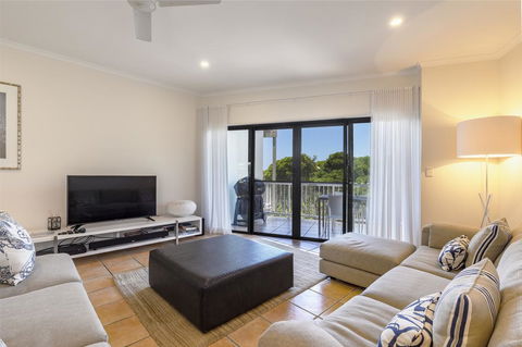 Wake Up To Ocean Views In Stylish Comfort - Kingaroy Accommodation 2