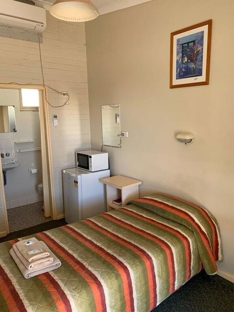 Walgett Motel - Kingaroy Accommodation 1