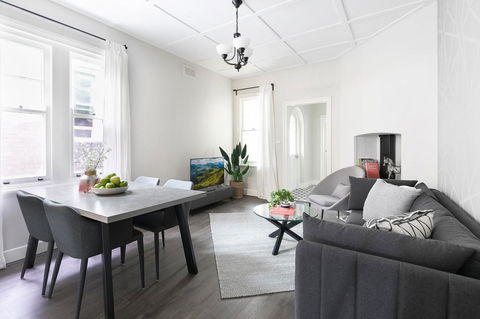 Walk Everywhere In The City From A Historic Home - Kingaroy Accommodation 1