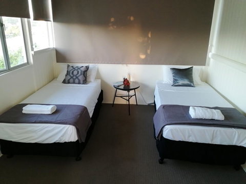 Walk To Beach Queenslander HOME In CBD Hervey Bay - Kingaroy Accommodation 2