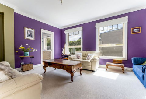 WALKIN ON SUNSHINE - STROLL TO BEACH BREAK - Kingaroy Accommodation 3