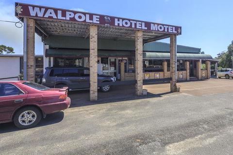 Walpole Hotel Motel - Kingaroy Accommodation 1