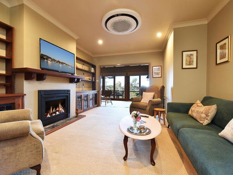Wangi Waterfront Delight Estate - Waterfront Reserve Home - Kingaroy Accommodation 1