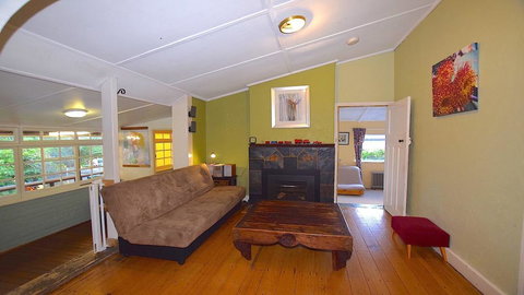 Waragil Cottage - Original Settler's Home - Kingaroy Accommodation 3