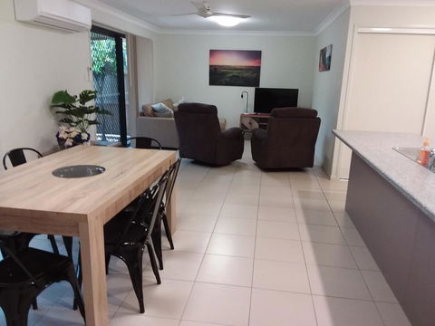 Waratah And Wattle Apartments - Kingaroy Accommodation 0