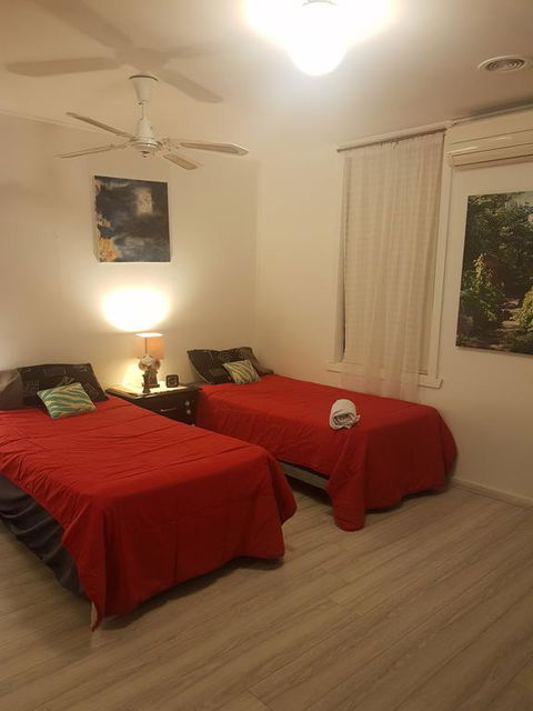 Warm Friendly Family Environment In Braybrook - Kingaroy Accommodation 0
