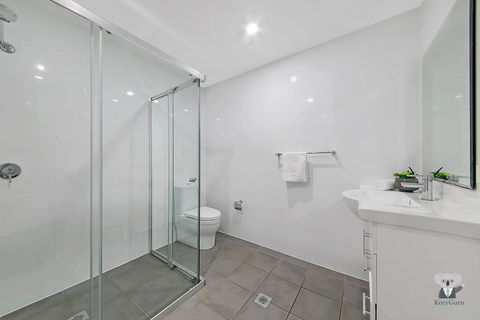 WARRICK FRAM 3 BEDS APT FREE PARKING WALK TO WESTFIELD CLOSE TO HOSPITAL NWF003 - Kingaroy Accommodation 3