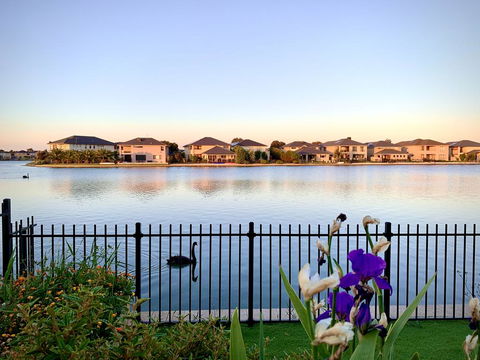 Waterfront Grand Villa For Big Group - Kingaroy Accommodation 1