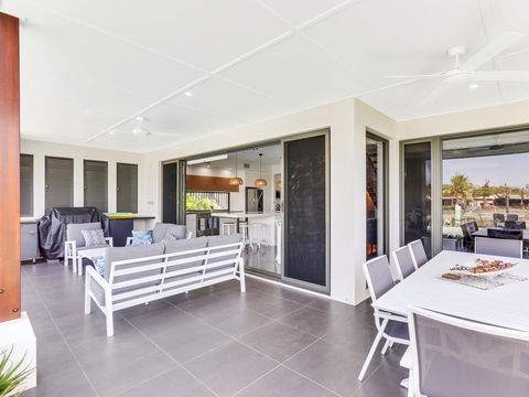 WATERFRONT HOME BORDERING MOOLOOLABA - Kingaroy Accommodation 2
