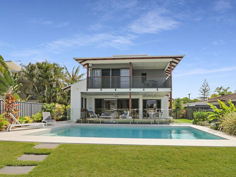 WATERFRONT HOME BORDERING MOOLOOLABA - Kingaroy Accommodation 0