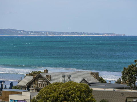 WATERFRONT THREE- In The Heart Of Lorne - Kingaroy Accommodation 3