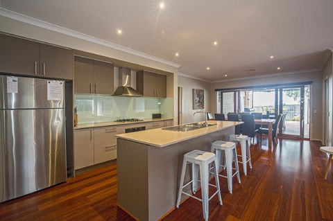 Nautical Rise Torquay - Kingaroy Accommodation 3