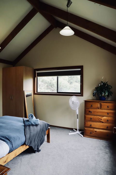 Red Ceder Cottage - Great Ocean Road - Port Campbell - Kingaroy Accommodation 4