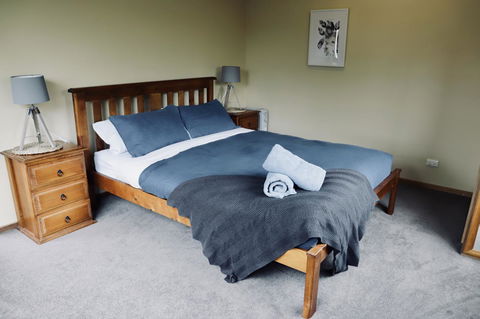 Red Ceder Cottage - Great Ocean Road - Port Campbell - Kingaroy Accommodation 2