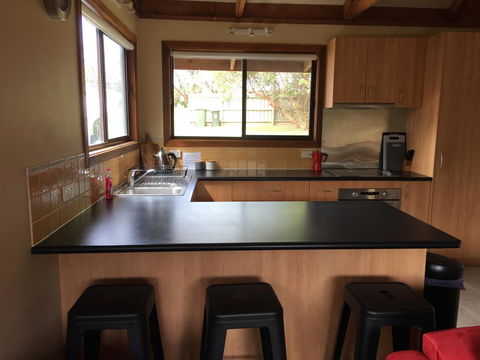Red Ceder Cottage - Great Ocean Road - Port Campbell - Kingaroy Accommodation 13