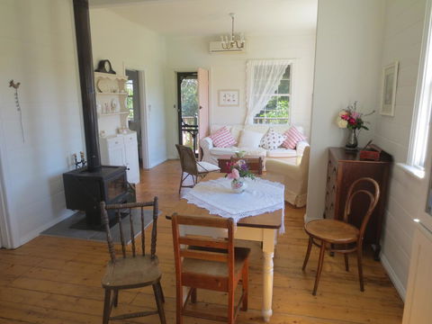 Walnut Cottage Via Leongatha - Kingaroy Accommodation 5