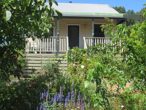 Walnut Cottage Via Leongatha - Kingaroy Accommodation 0