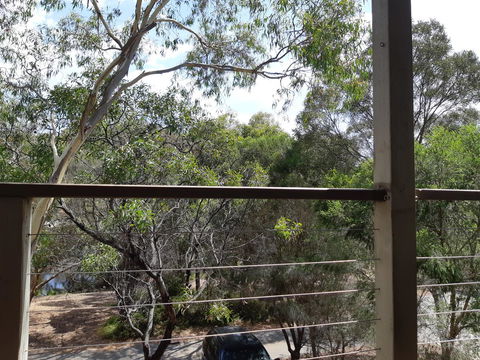 Elevated Holiday House Overlooks Tranquil Wetlands - Kingaroy Accommodation 10