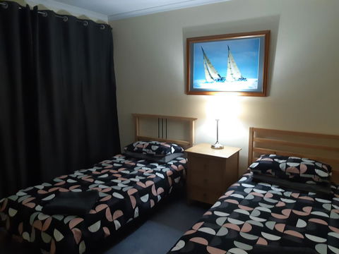Elevated Holiday House Overlooks Tranquil Wetlands - Kingaroy Accommodation 8