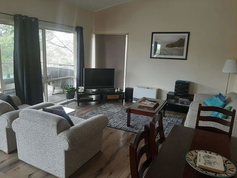 Elevated Holiday House Overlooks Tranquil Wetlands - Kingaroy Accommodation 1