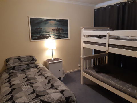 Elevated Holiday House Overlooks Tranquil Wetlands - Kingaroy Accommodation 6