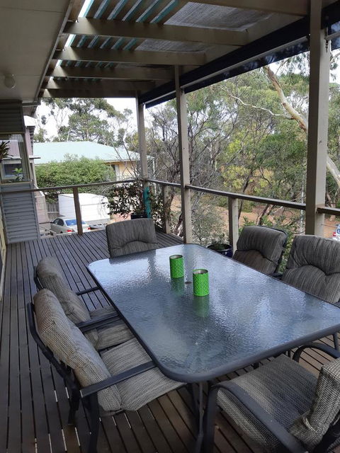 Elevated Holiday House Overlooks Tranquil Wetlands - Kingaroy Accommodation 9