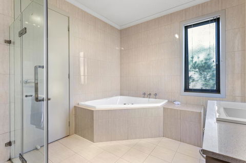 Quality Hotel Point Cook - Kingaroy Accommodation 12