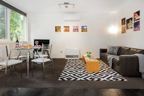 Melbourne Villa - Kingaroy Accommodation 1
