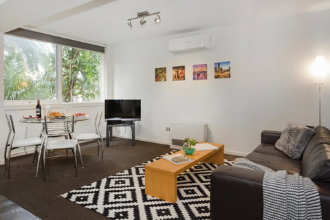 Melbourne Villa - Kingaroy Accommodation 2