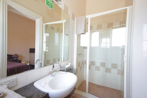 Mitchell River Tavern - Kingaroy Accommodation 16