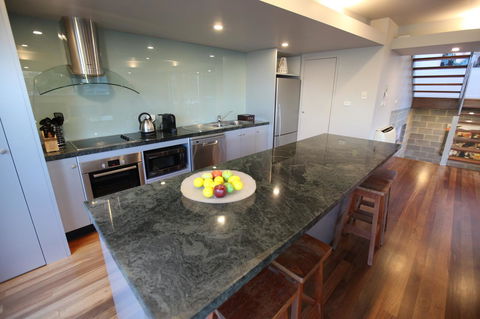Lorne Luxury - Kingaroy Accommodation 10