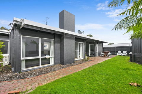 Mysa Anglesea Sleeps 7 WiFi SmartTV Cafes Shops - Kingaroy Accommodation 5