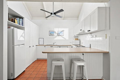 Mysa Anglesea Sleeps 7 WiFi SmartTV Cafes Shops - Kingaroy Accommodation 3