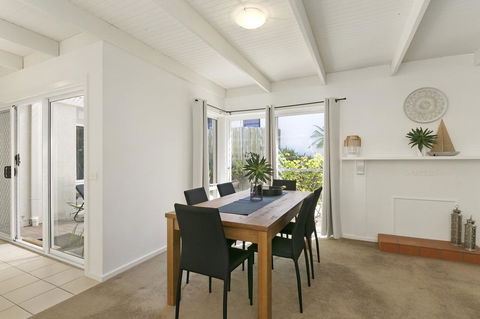 Mysa Anglesea Sleeps 7 WiFi SmartTV Cafes Shops - Kingaroy Accommodation 9