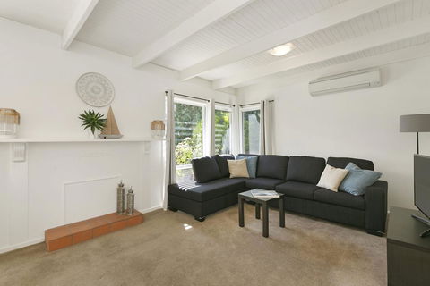 Mysa Anglesea Sleeps 7 WiFi SmartTV Cafes Shops - Kingaroy Accommodation 2