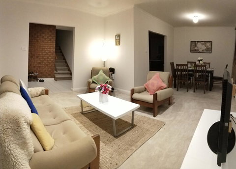 The Gallery Hours - Kingaroy Accommodation 10