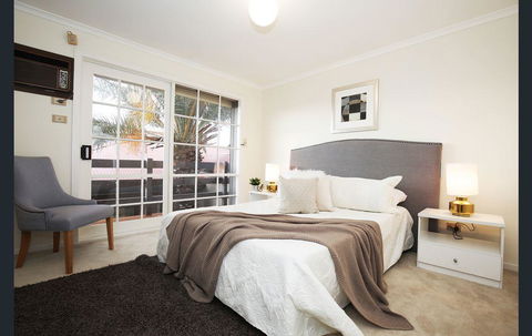 The Gallery Hours - Kingaroy Accommodation 0