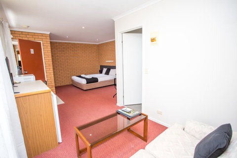 Blue Whale Motor Inn & Apartments - Kingaroy Accommodation 8
