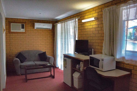 Blue Whale Motor Inn & Apartments - Kingaroy Accommodation 5