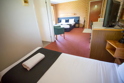 Blue Whale Motor Inn & Apartments - Kingaroy Accommodation 12