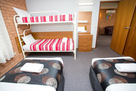 Blue Whale Motor Inn & Apartments - Kingaroy Accommodation 14