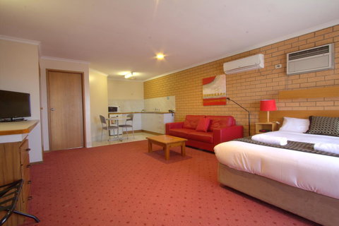 Blue Whale Motor Inn & Apartments - Kingaroy Accommodation 17