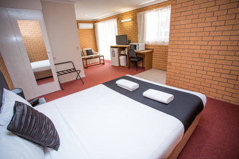 Blue Whale Motor Inn & Apartments - Kingaroy Accommodation 9