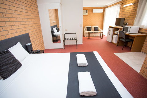 Blue Whale Motor Inn & Apartments - Kingaroy Accommodation 3