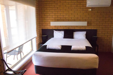 Blue Whale Motor Inn & Apartments - Kingaroy Accommodation 4